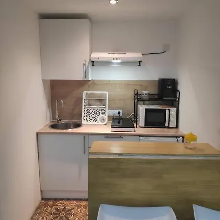 Independant Dans Maison De Village