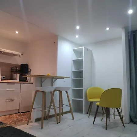 Independant Dans Maison De Village Apartment *