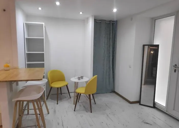 Appartement Indépendant Dans Maison De Village *