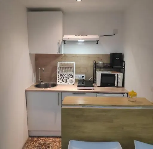 Indépendant Dans Maison De Village