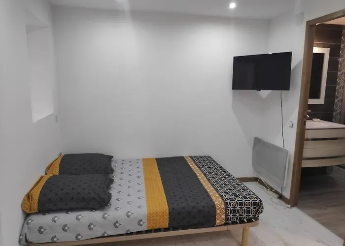 Appartement Indépendant Dans Maison De Village Alignan-du-Vent